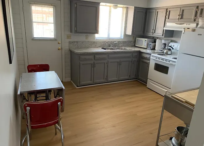 Tranquil, Conveniently Located 2 Bedroom *