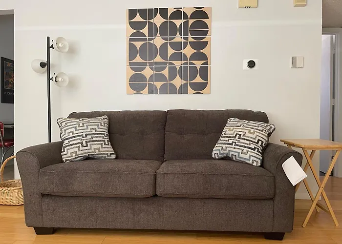 Tranquil, Conveniently Located 2 Bedroom Apartamento *