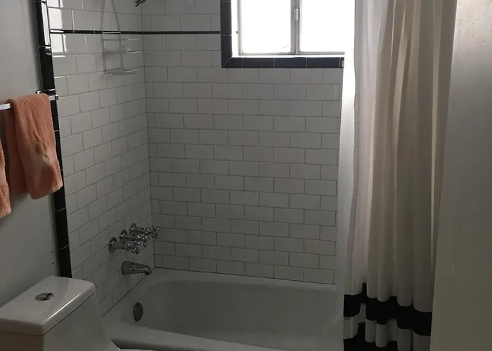 Tranquil, Conveniently Located 2 Bedroom * Tucson