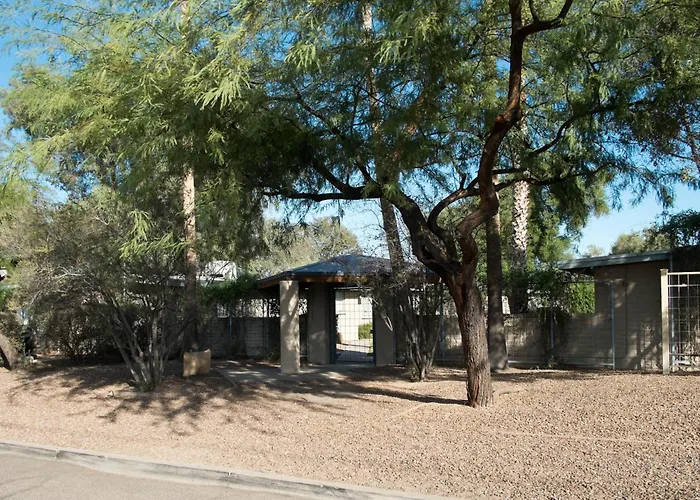 Tranquil, Conveniently Located 2 Bedroom *